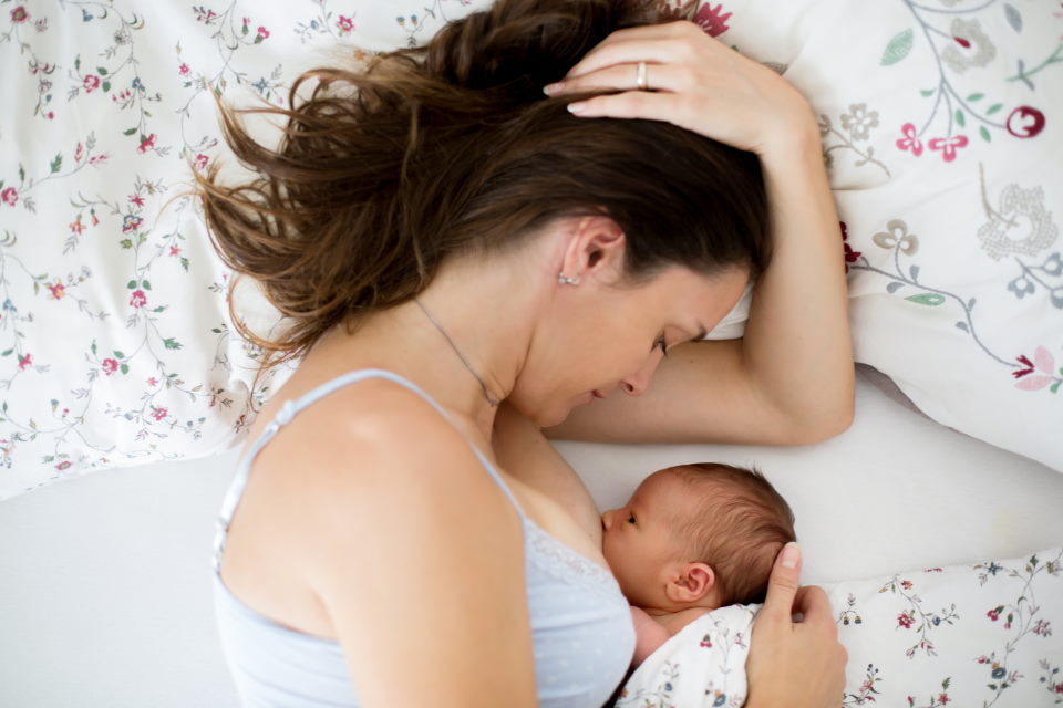 breastfeeding, bed